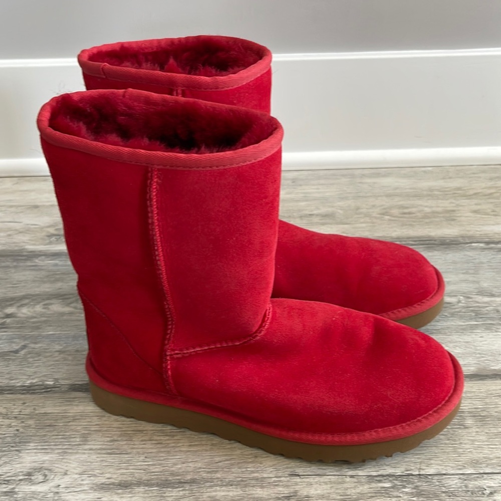 Uggs Short Boots, size , Never worn( Brand New)!!